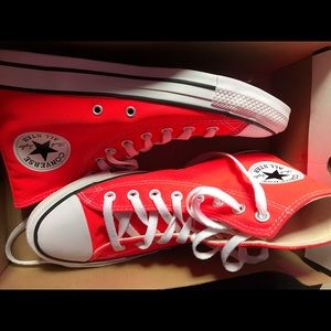 NEVER WORN NEON CONVERSE!! Rare color!!